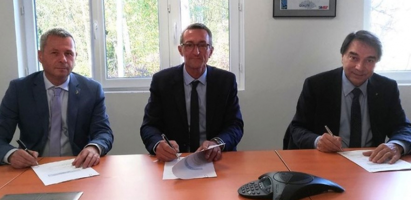 De gauche à droite : Fabien Van Renterghem et Franck Bucher, co-fondateurs de Groupe BV ; Christophe Mutz, président de Daikin France.