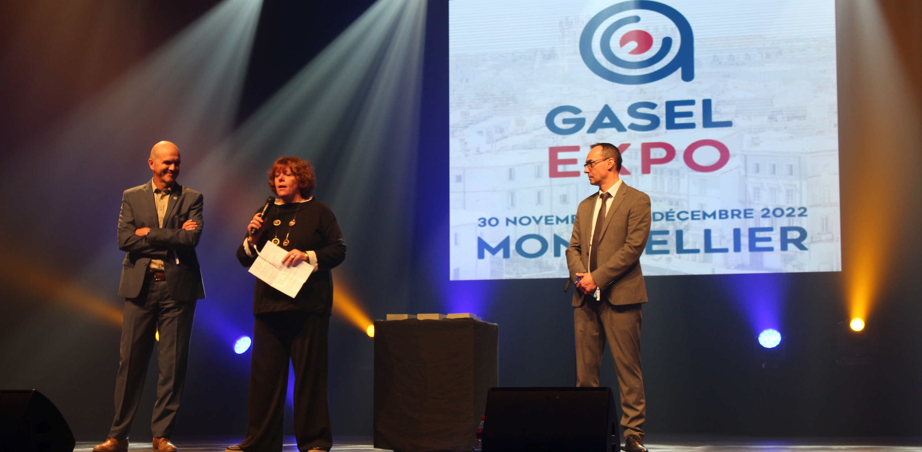 Sérine Hoingne, Présidente directrice générale du Gasel, élue Personnalité de l'année dans le cadre du SIFA, entourée de Christophe Chapotier, Vice-présidente et Didier Dubut, Directeur du groupement. 