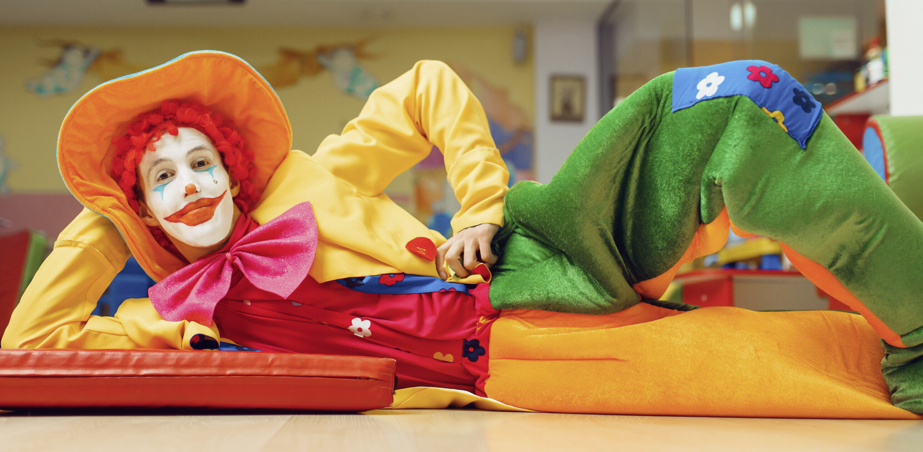 le-froid-pecomark-et-carly-s-unissent-pour-soutenir-docteur-clown