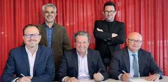 Signature de l’accord de partenariat entre Synetam et GL events. De g. à d. : Guilhem Pinault (Vice-président de Synetam), François Thiery (Directeur commercial de Sirha Food), Pierre Marcel (Président de Synetam), Luc Dubanchet (Directeur de Sirha Food) et Philippe Pasquet (Directeur général de GL events Exhibitions).