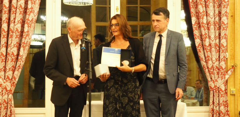 LQ13225534C_picture_0_cropped.jpg Au centre Laura Fedele, première femme à recevoir le prix des femmes dans le secteur du Froid.